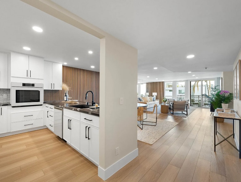 Building Photo - 2414 Front St