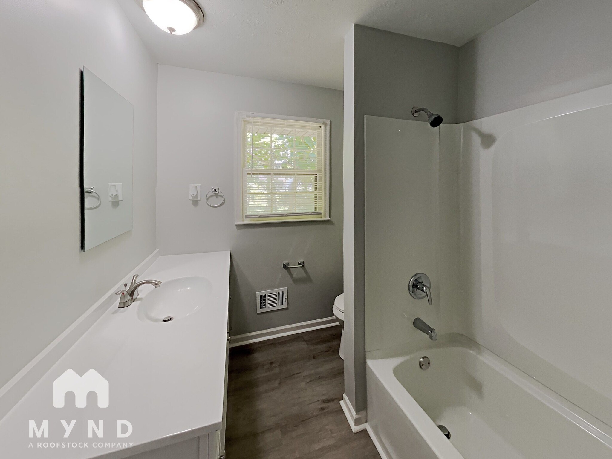Building Photo - 2121 W Chester Cir SE