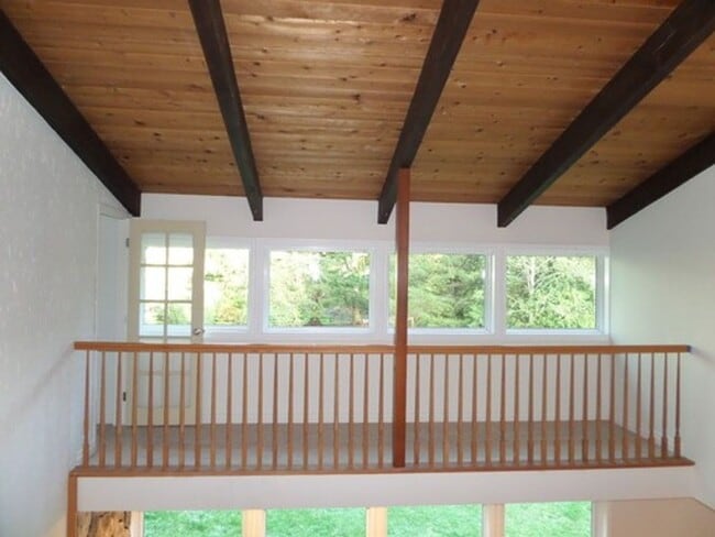 Building Photo - GREAT NEW PRICE! Gorgeous 6-Bedroom Home o...