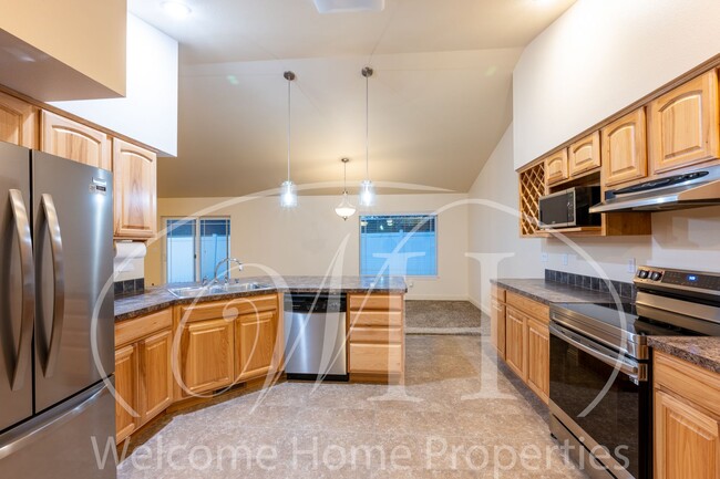 Building Photo - Spacious Home with Vaulted Ceilings