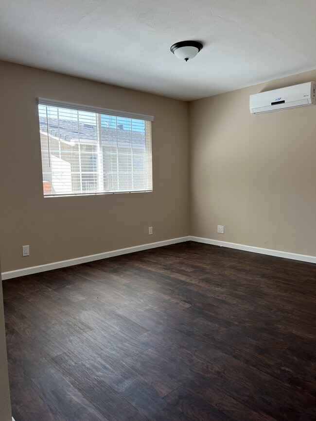 Building Photo - 1440 Bassett Dr