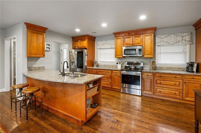 Building Photo - 2341 Elmwood Cir SE