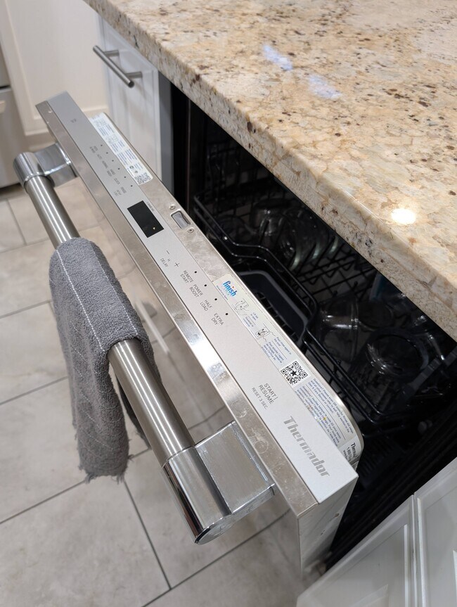 Building Photo - 20400 Summercrest Dr