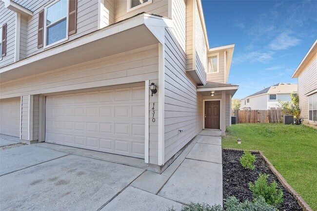 Building Photo - 14310 Mirkwood Ln