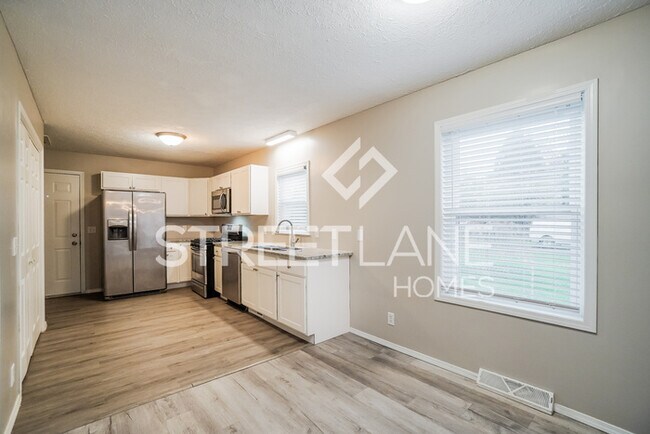 Building Photo - Charming 3 Bedroom in Whitehall!