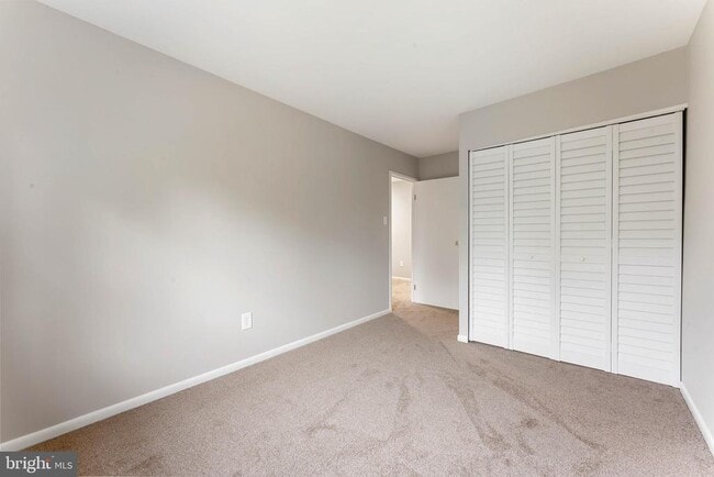 Building Photo - 143 Thomas Dr