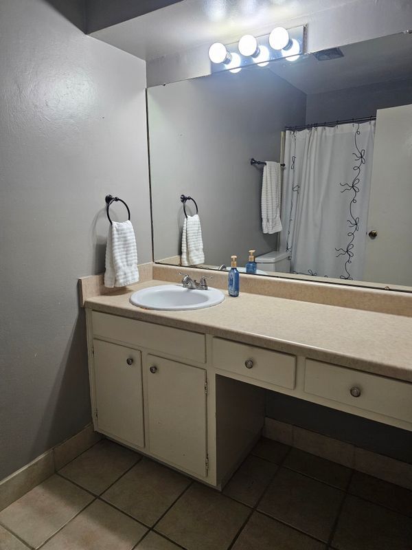 Building Photo - 2715 Southbury Cir