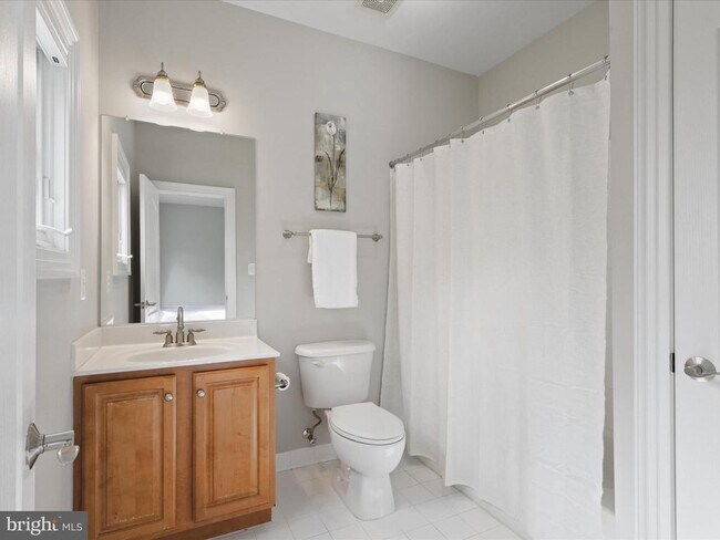 Building Photo - 904 Locust St