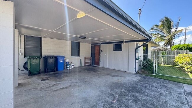Building Photo - 421C Olomana St