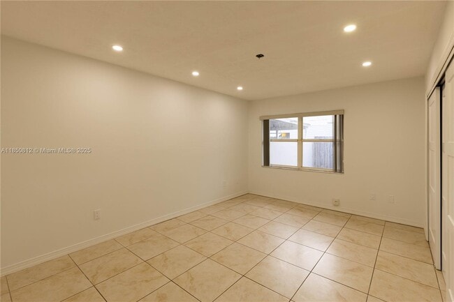 Building Photo - 10361 SW 209th Ln