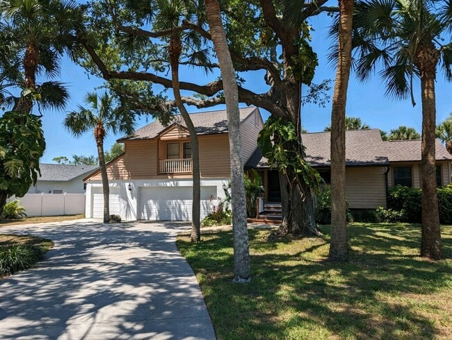 Building Photo - McGregor Woods  Community with Natural Surrounding Charm. Close to Sanibel.