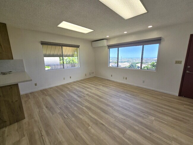 Building Photo - Renovated 2br/1ba Halawa Heights Cottage with Pearl Harbor Views!