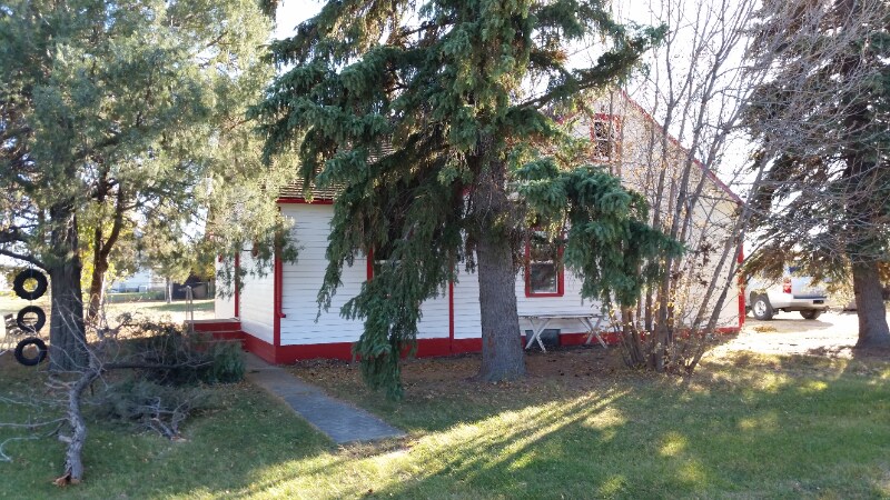 Building Photo - 423 3rd St W