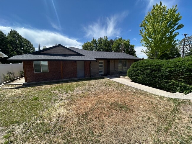 Building Photo - 2317 Timpview Dr