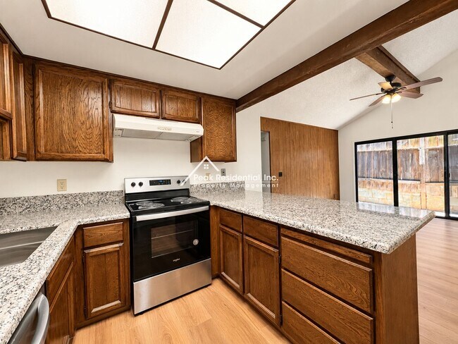 Building Photo - 8768 Mellowdawn Way