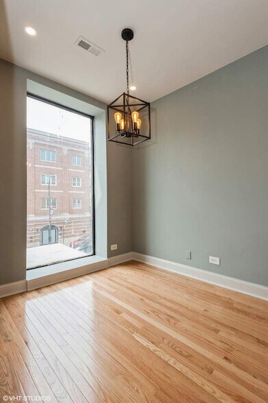 Building Photo - 1446 W Irving Park Rd