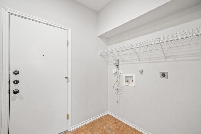 Building Photo - Alamo Ranch Rental!