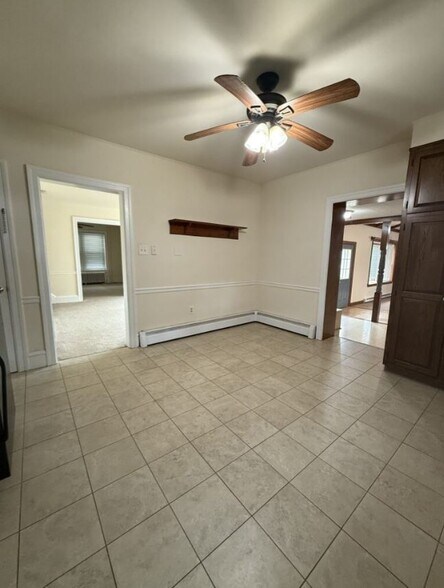 Building Photo - 405 Maple Ave