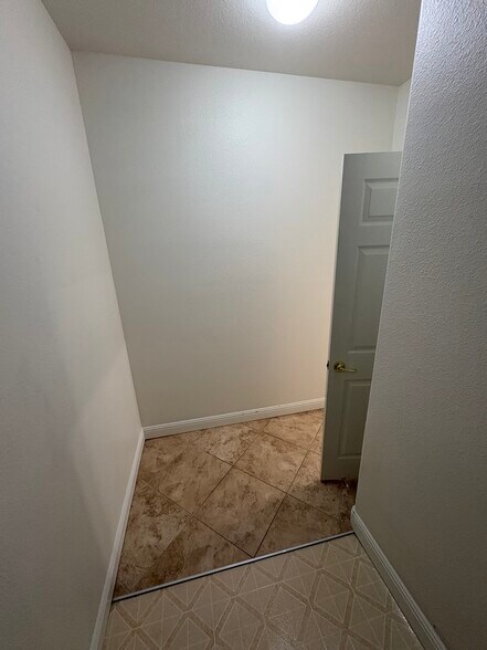 Building Photo - 24909 Madison Ave