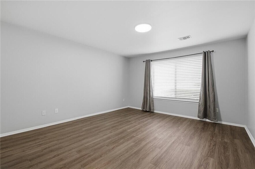 Building Photo - 2183 Surrey Ct
