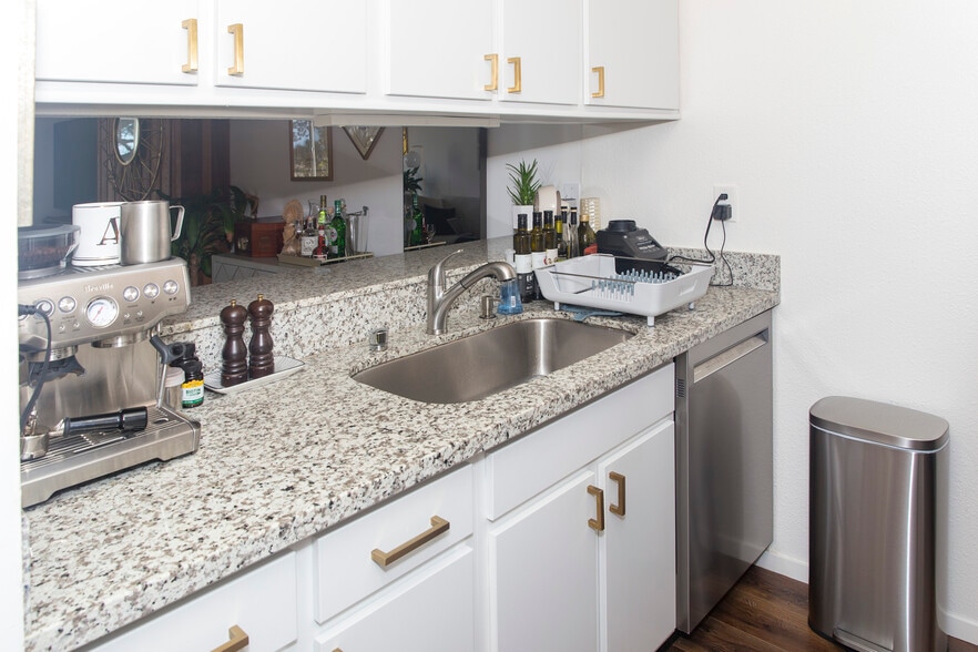 Building Photo - 85 Ora Way