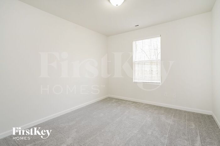 Building Photo - 813 Pine Cir Dr