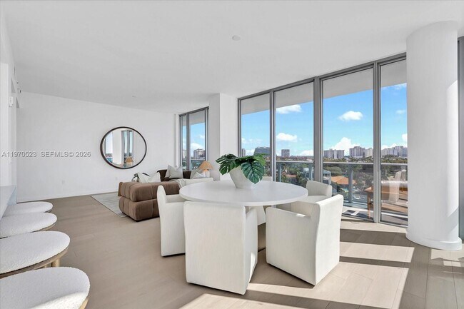 Building Photo - 9201 E Bay Harbor Dr