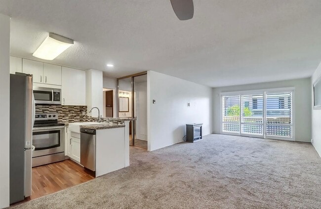 Primary Photo - 1855 Diamond St