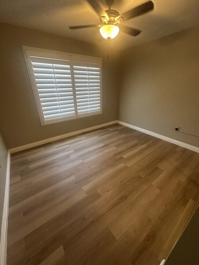 Building Photo - $3,400 - Charming Ground-Floor 2 Bed / 2 Bath Condo in Desirable Oaks North 55+ Community