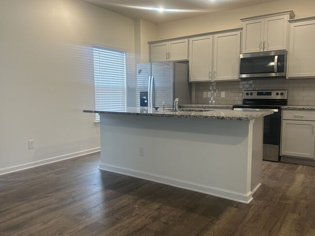 Building Photo - MUST SEE! Beautiful 3 bedroom, 2.5 bath 2 story home with fenced back yard! $2500 per month