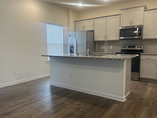 Building Photo - OPEN HOUSE Sat.  4/25 from 2pm to 4pm!  Come tour this spacious 3Bed/2.5Bath home in Maryville Ci...