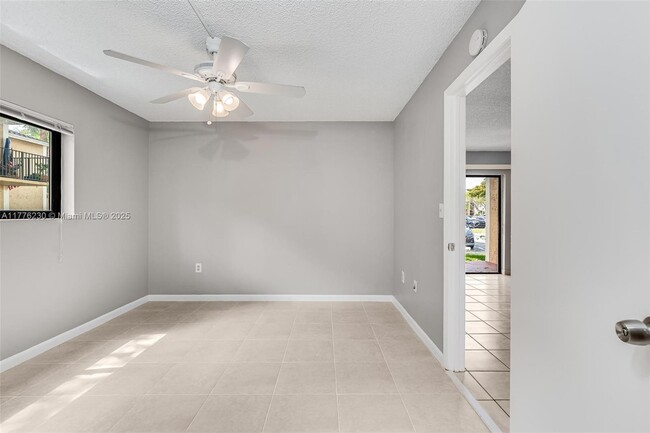 Building Photo - 351 Palm Way