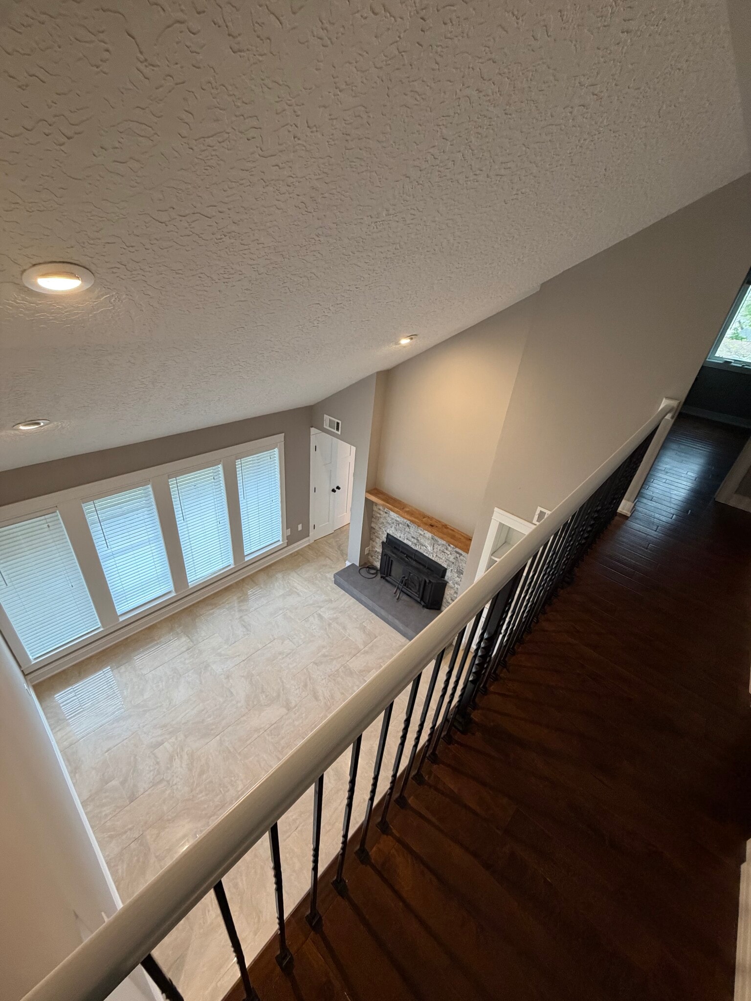 Building Photo - 704 Briarwood Ter