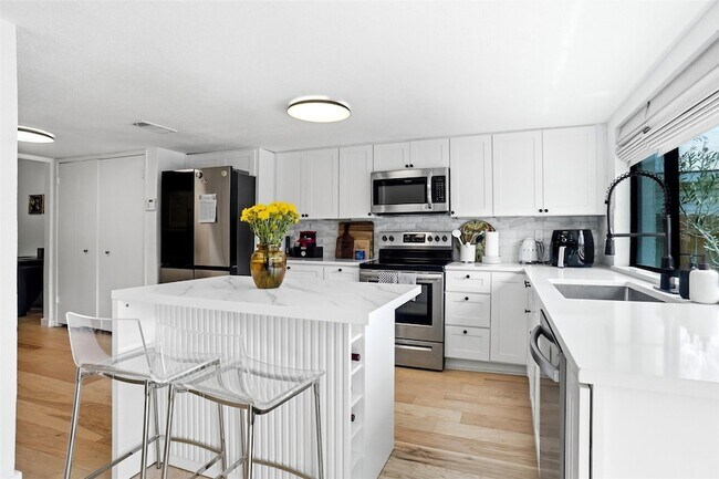 Building Photo - 1820 Castille Dr