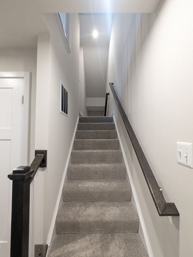 Building Photo - New Build (never lived in) townhouse avail...