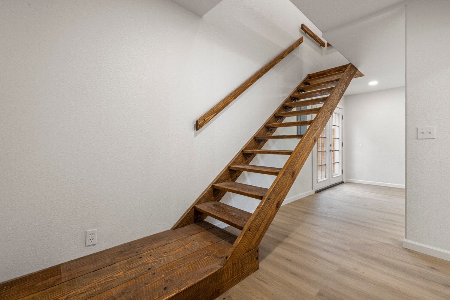 Building Photo - 214 Kimble St