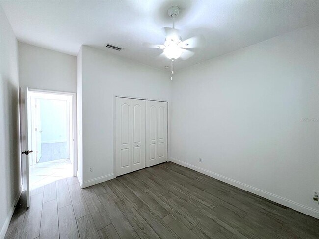 Building Photo - 27 Empress Ln