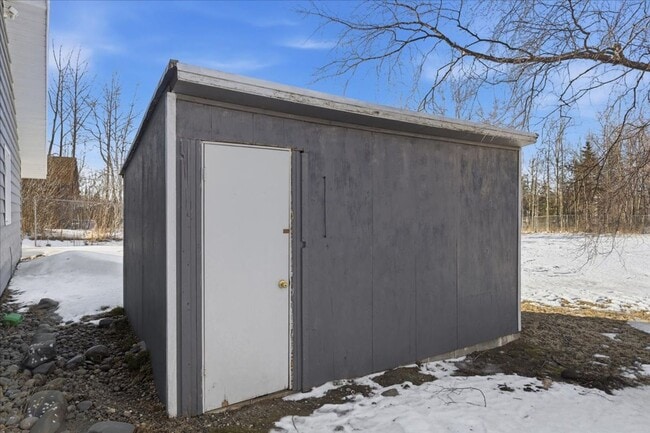 Building Photo - 900 N Wesglenn Cir