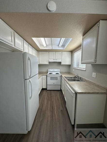 Building Photo - 523 4th Ave S