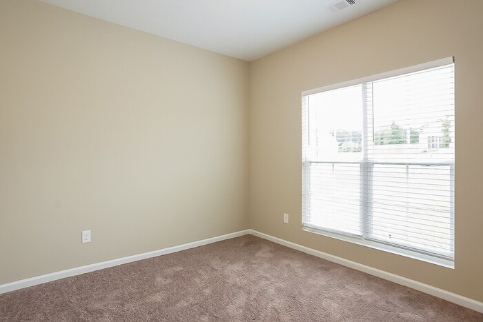 Building Photo - 1232 Oak Ln