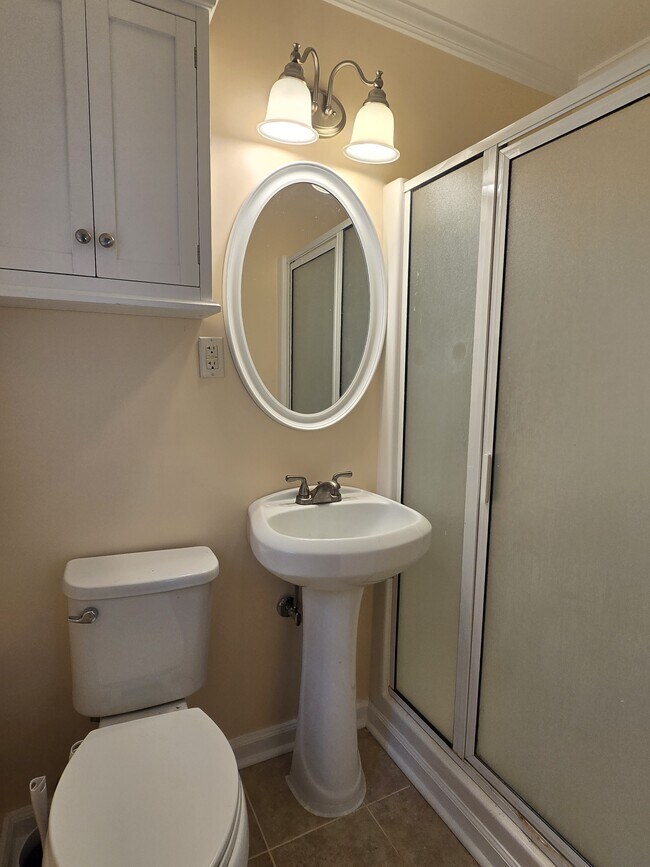 Building Photo - 4680 Forest Manor Dr