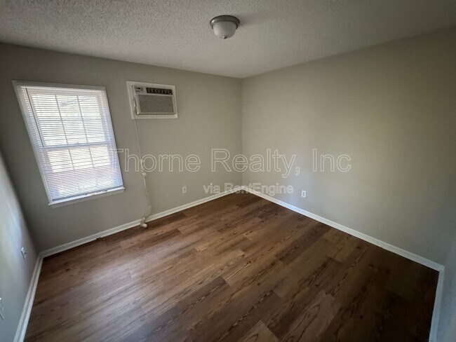 Building Photo - 1552 Fountain St