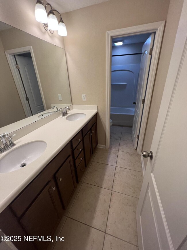 Building Photo - 232 S Field Crest Dr