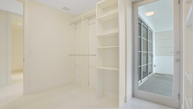 Building Photo - 155 E Boca Raton Rd
