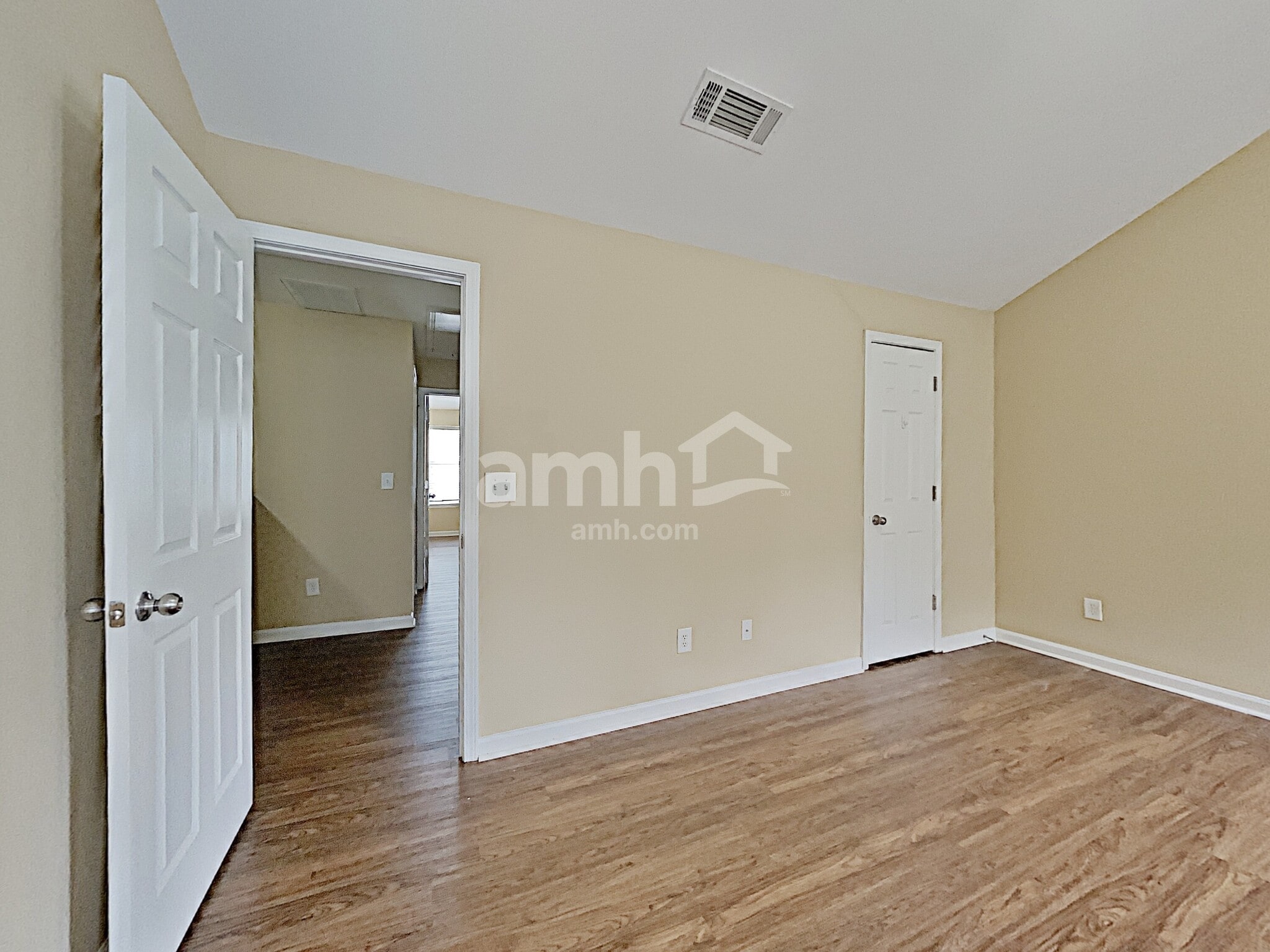 Building Photo - 118 Hidden Creek Dr