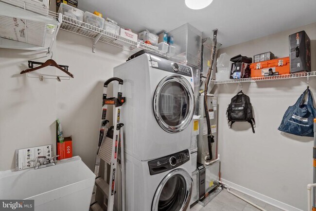 Building Photo - 5 Stationmaster St SE