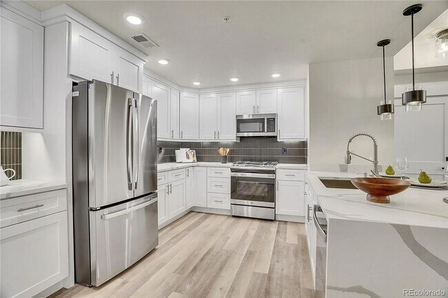 Building Photo - Luxury 2Bd/2Ba Corner Condo in Louisville