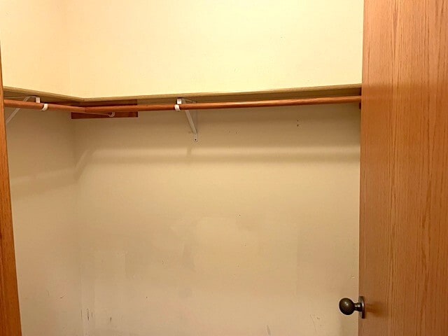 Building Photo - 707 E 7th St