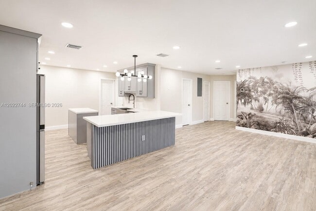 Building Photo - 2573 Conroy Dr