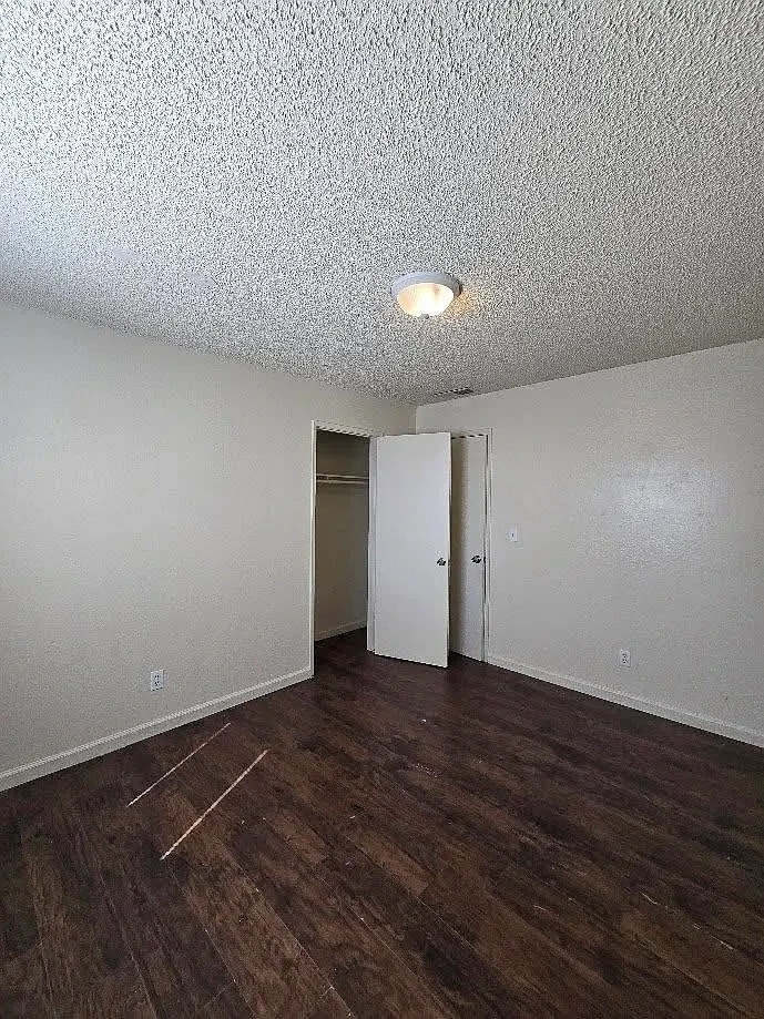 Building Photo - 2553 S Holloway Ave